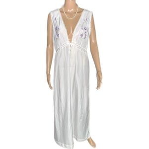 Bert Yelin for Iris ~ Large ~White W/ Purple Embroidery ~ Reversible Nightgown
